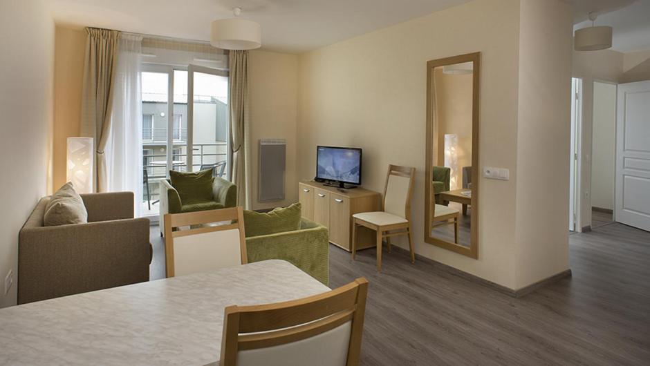 Domitys Le Pavillon De Diane Aparthotel Thionville Exterior photo